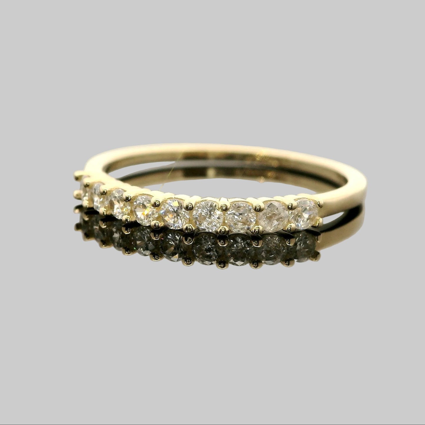 Anillo hilera zirconias