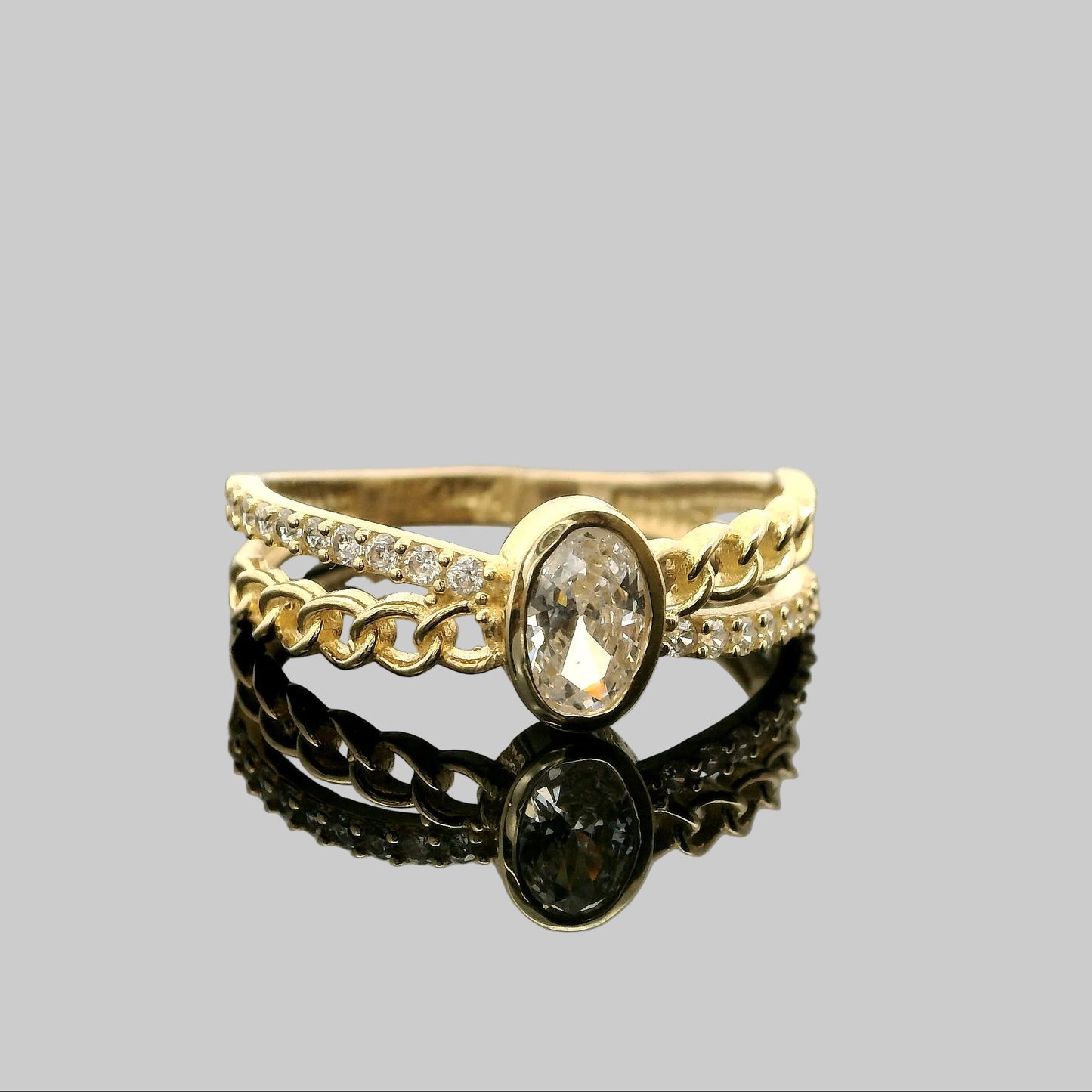 Anillo de Eslabones con Piedra Ovalada