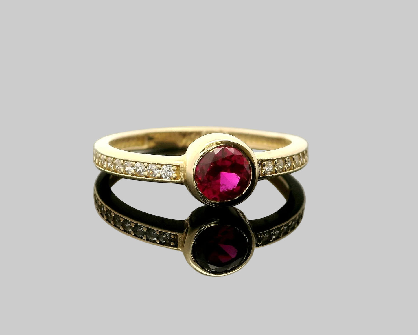 Anillo con Piedra Redonda