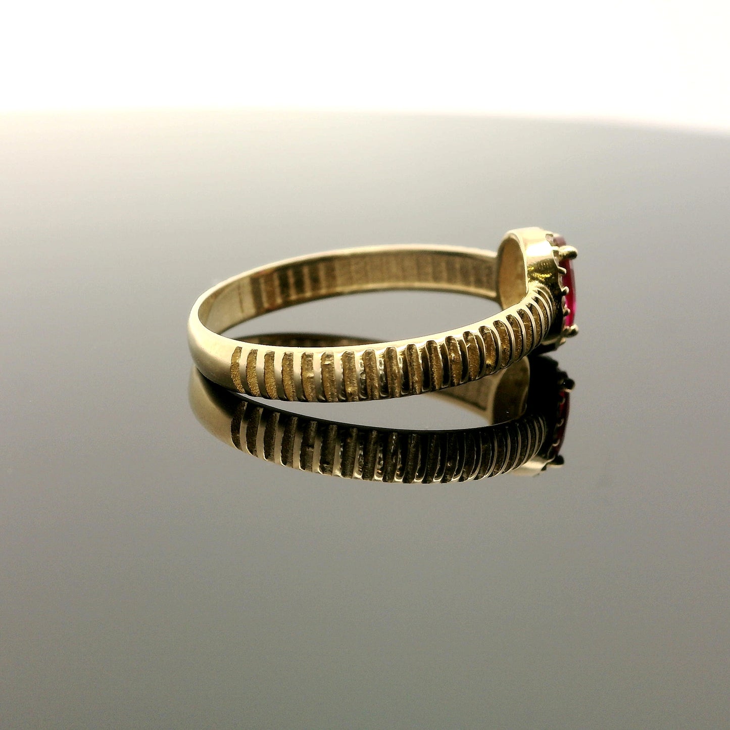 Anillo piedra ovalo central