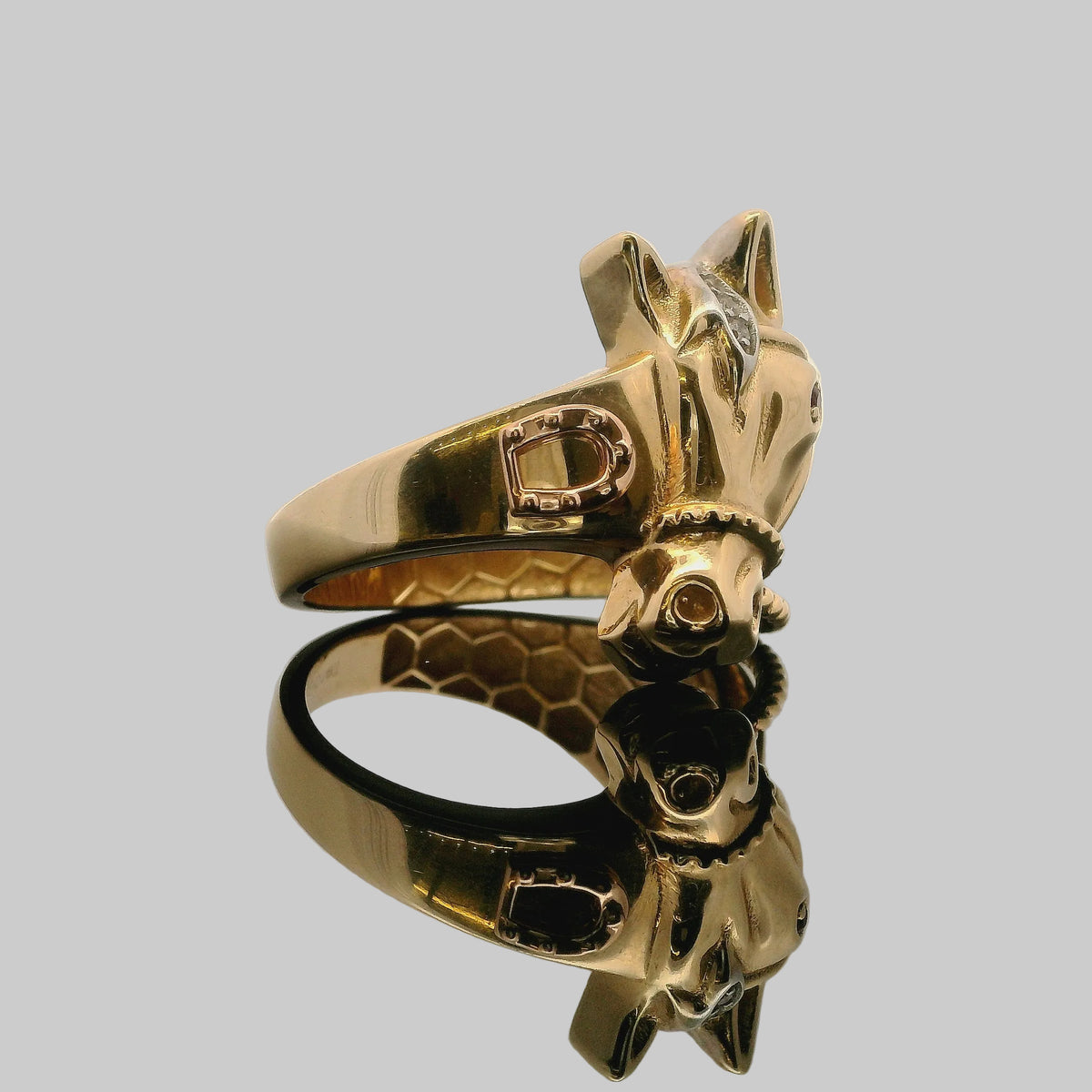 ANILLO CABEZA DE CABALLO CON PIEDRAS EN ORO 14K