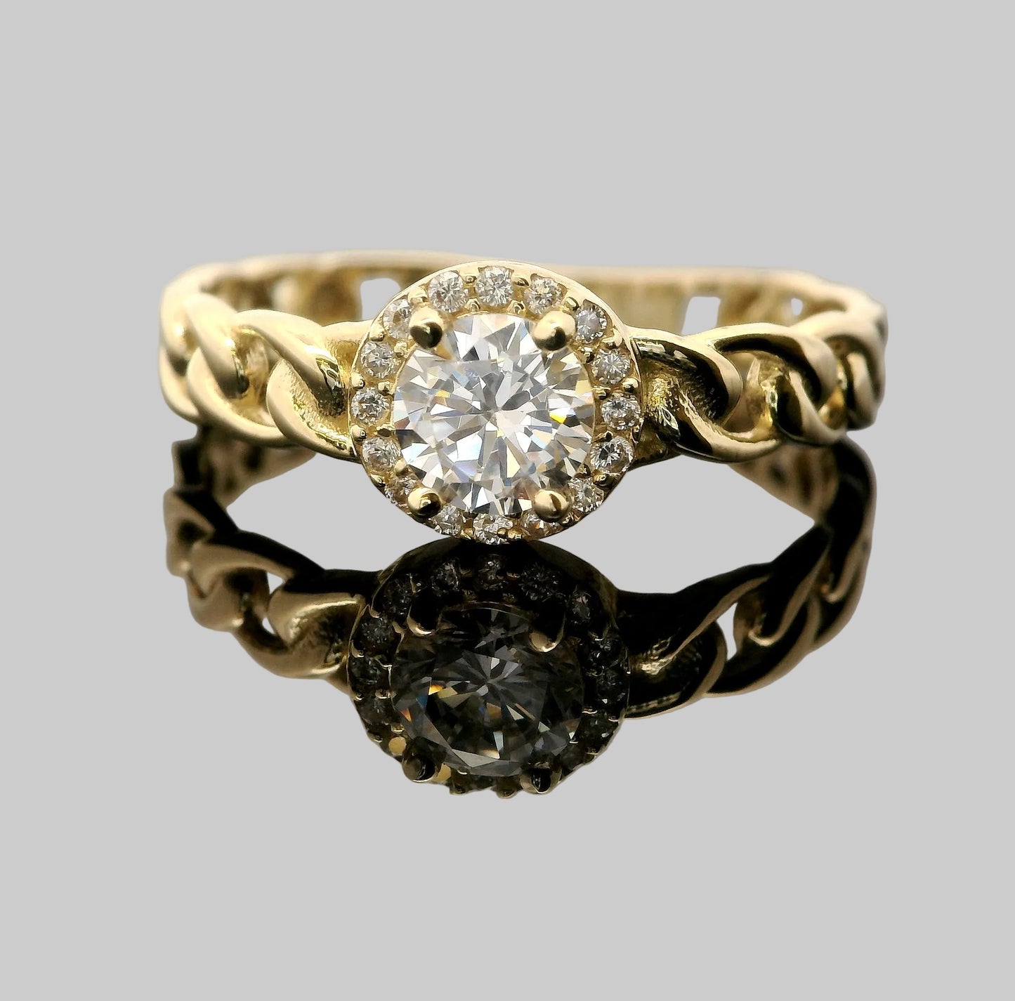 Anillo piedra redonda al centro