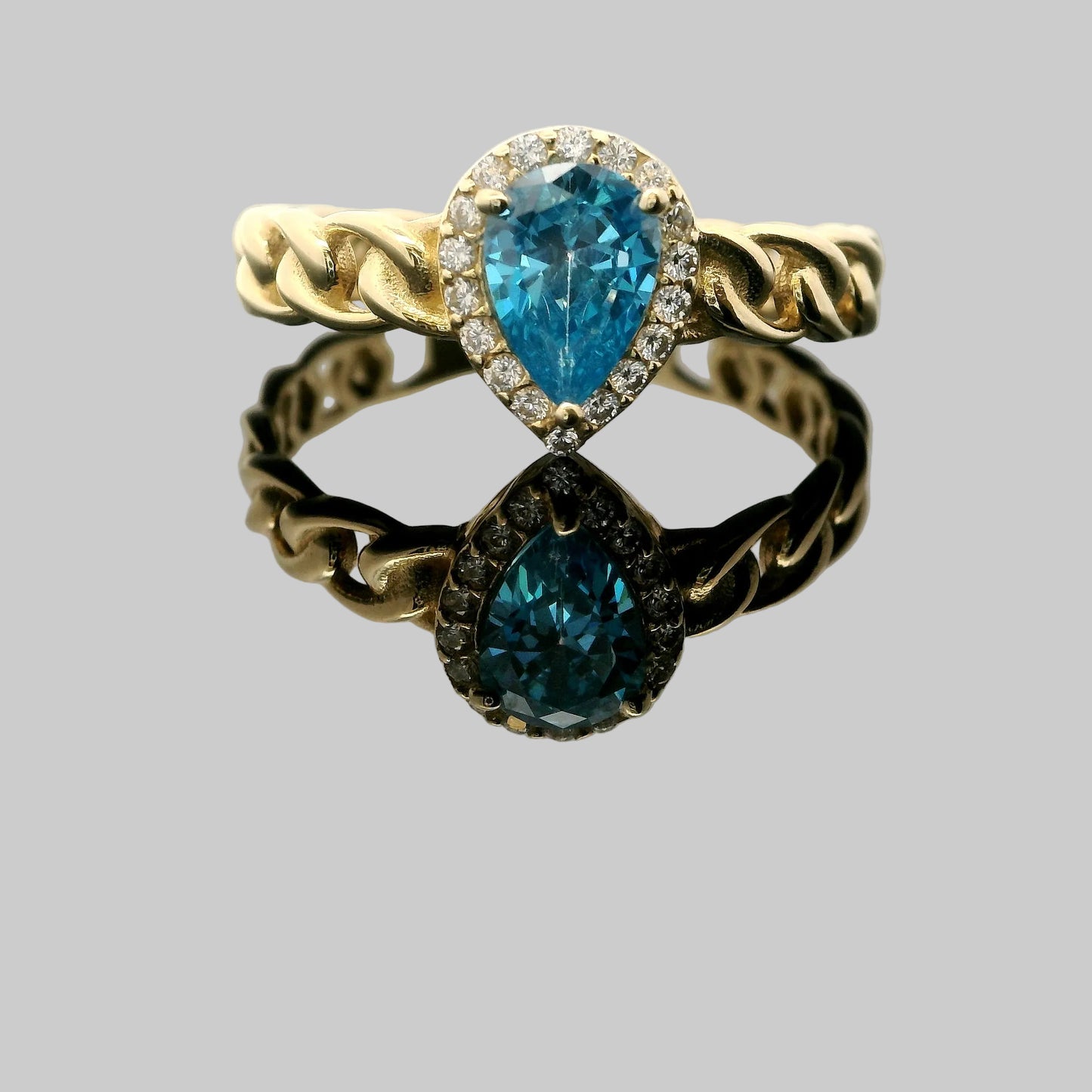 Anillo de Eslabones con Piedra Rosa en Forma de Gota