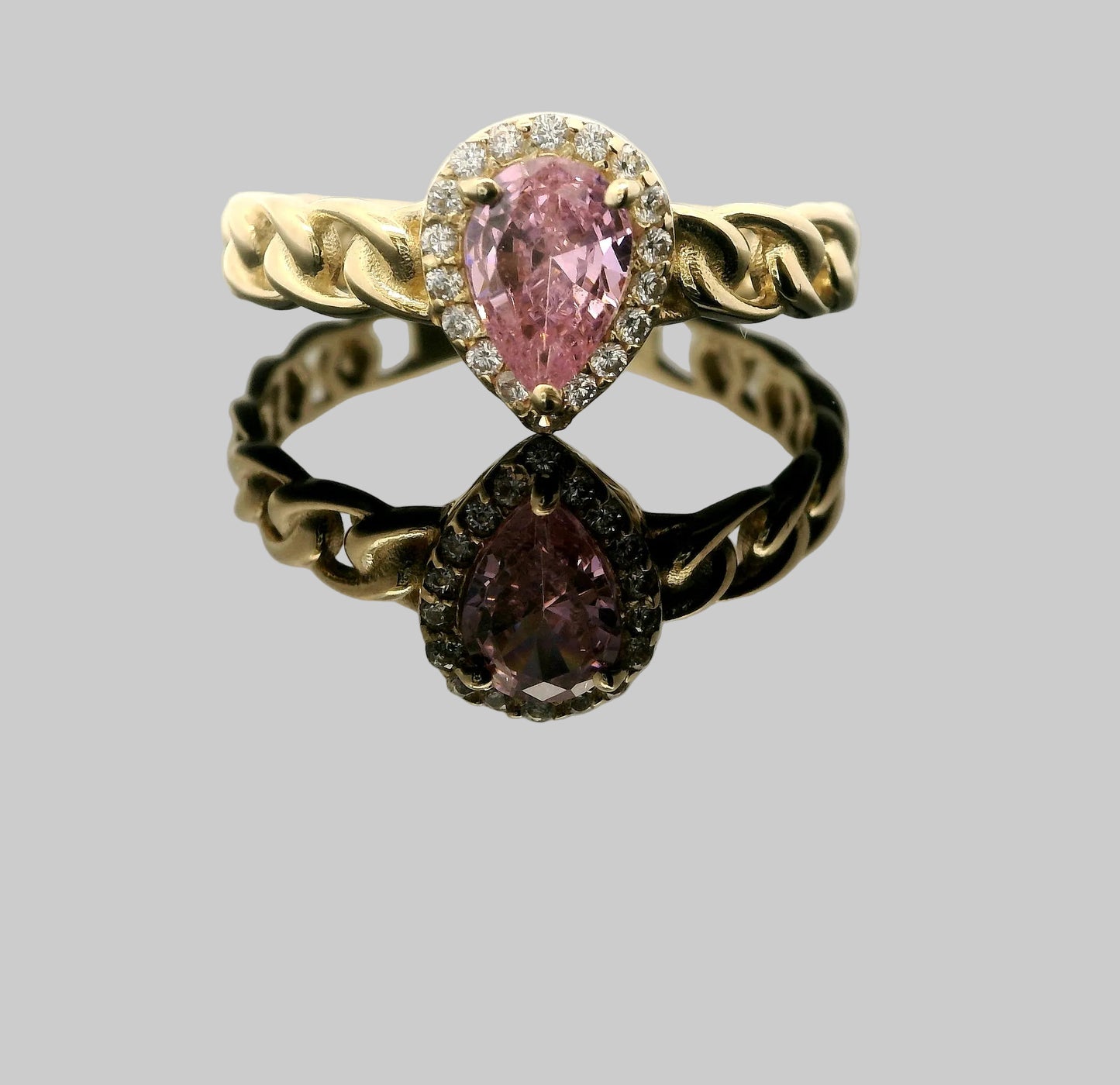Anillo de Eslabones con Piedra Rosa en Forma de Gota