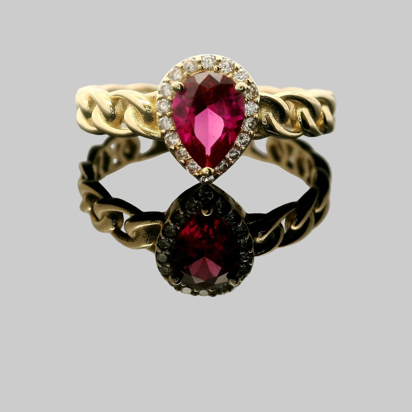 Anillo de Eslabones con Piedra Rosa en Forma de Gota