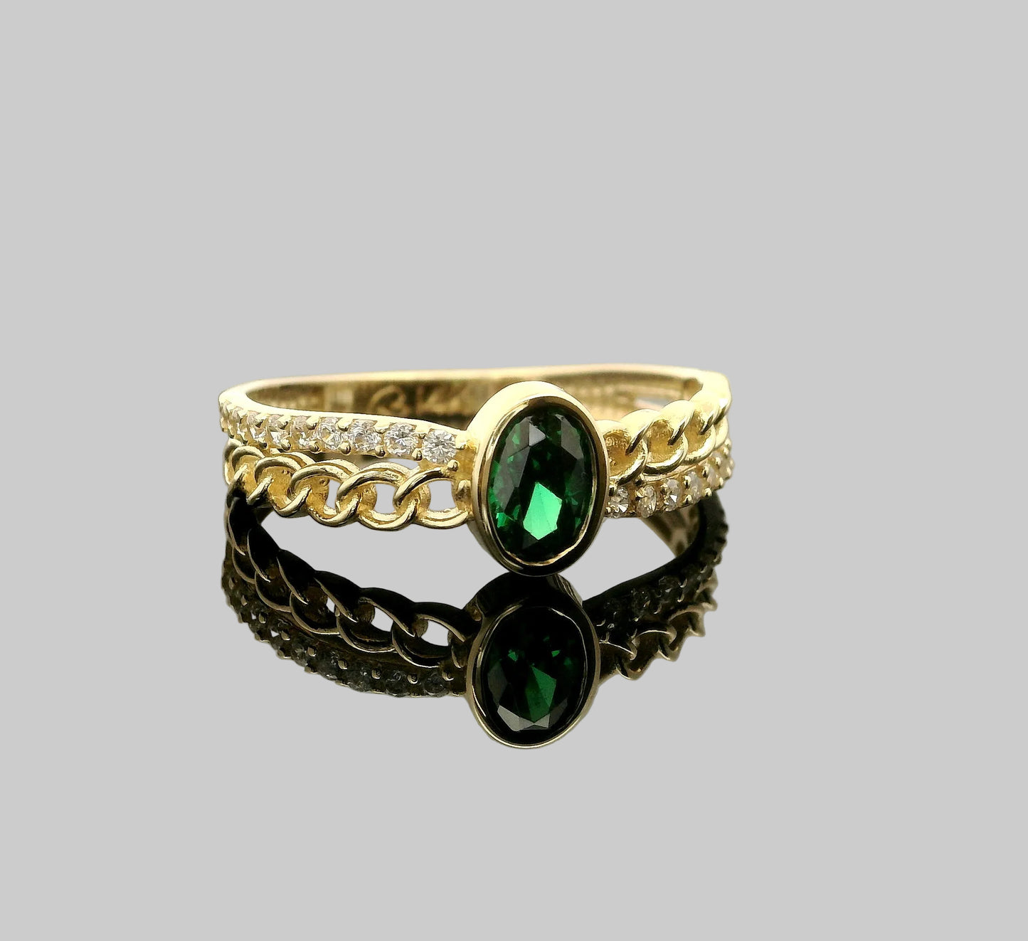 Anillo de Eslabones con Piedra Ovalada
