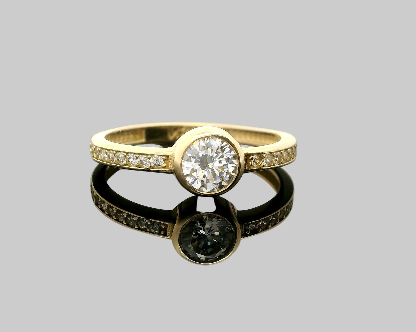 Anillo con Piedra Redonda