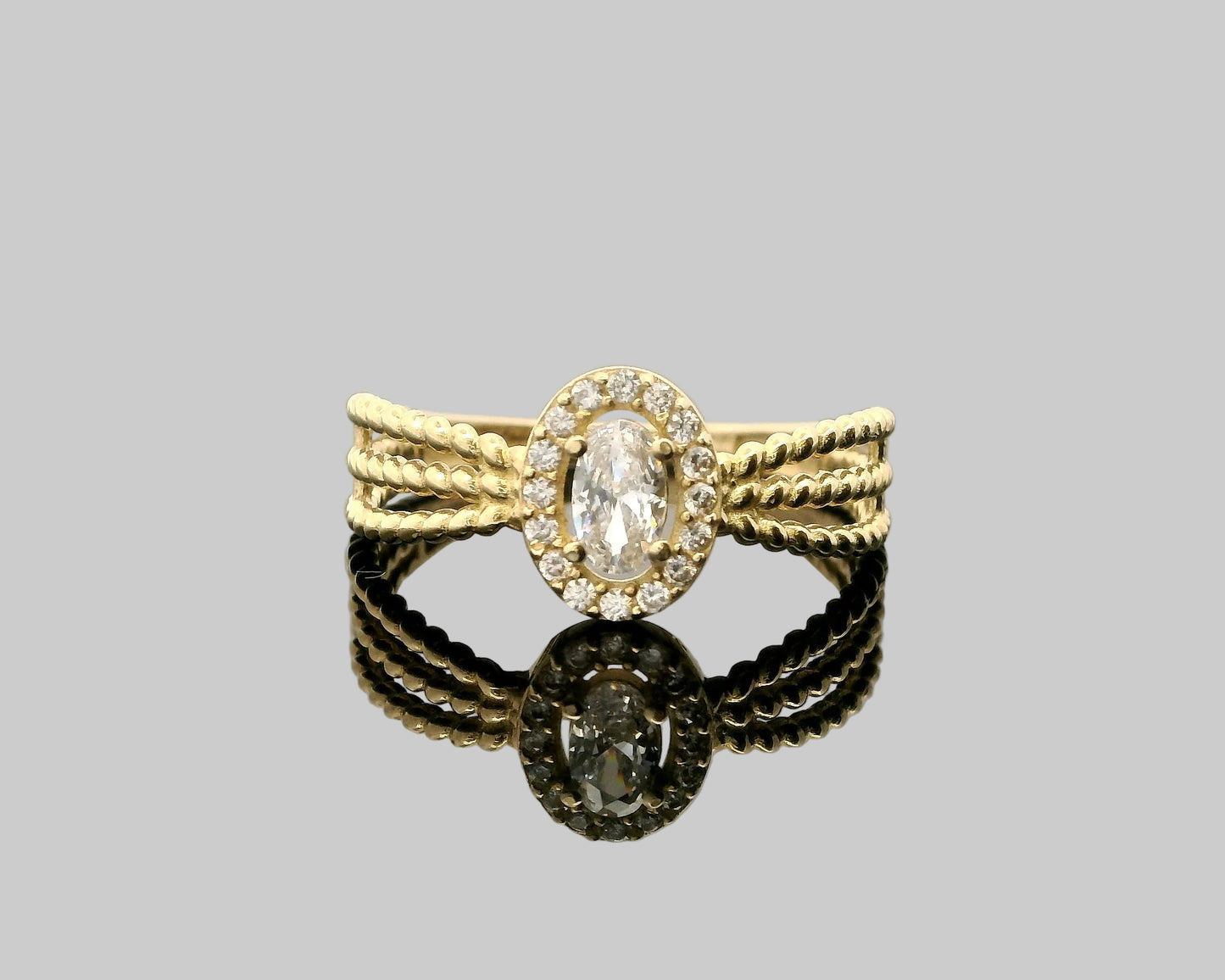 Anillo tres hileras piedra al centro