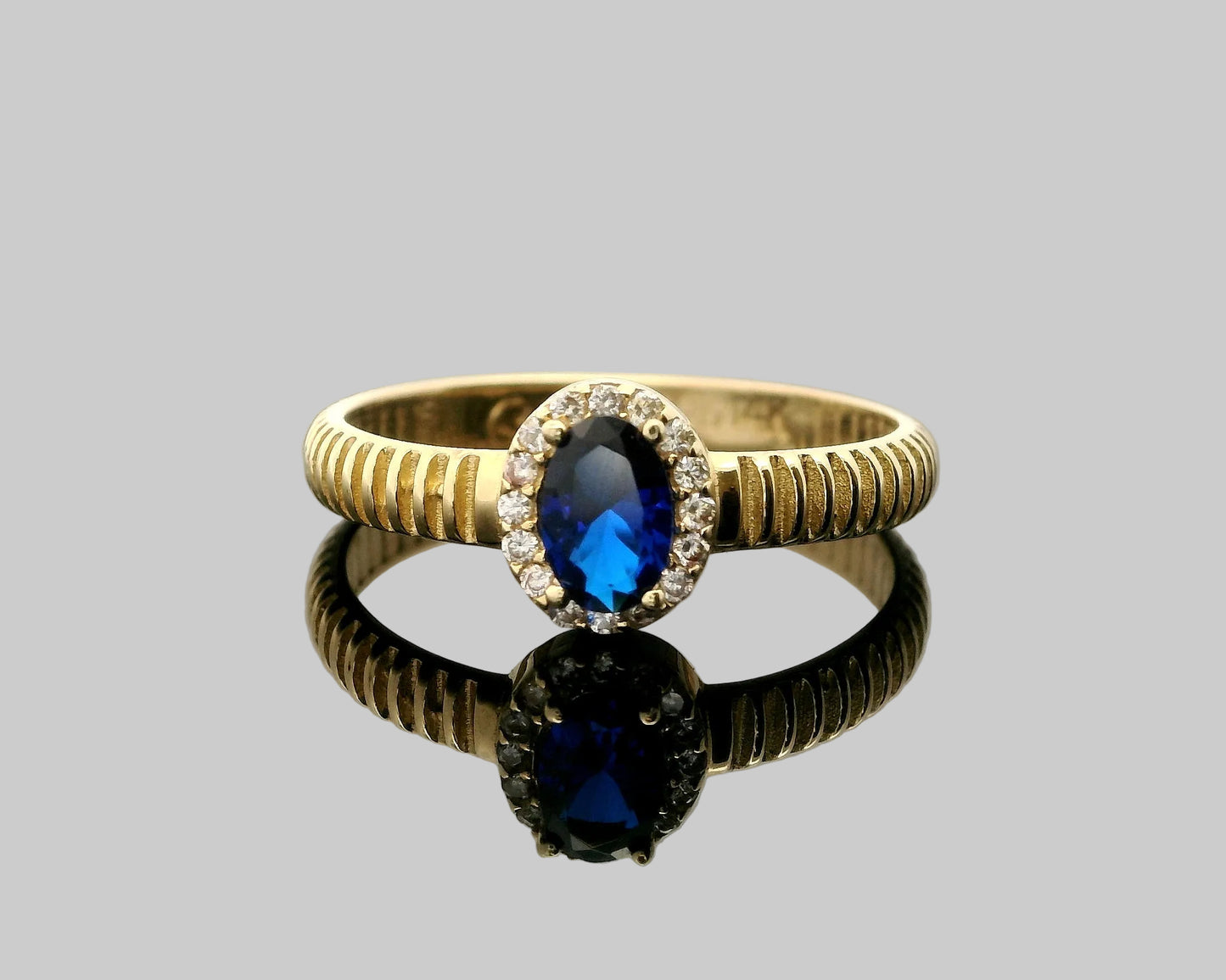Anillo piedra ovalo central