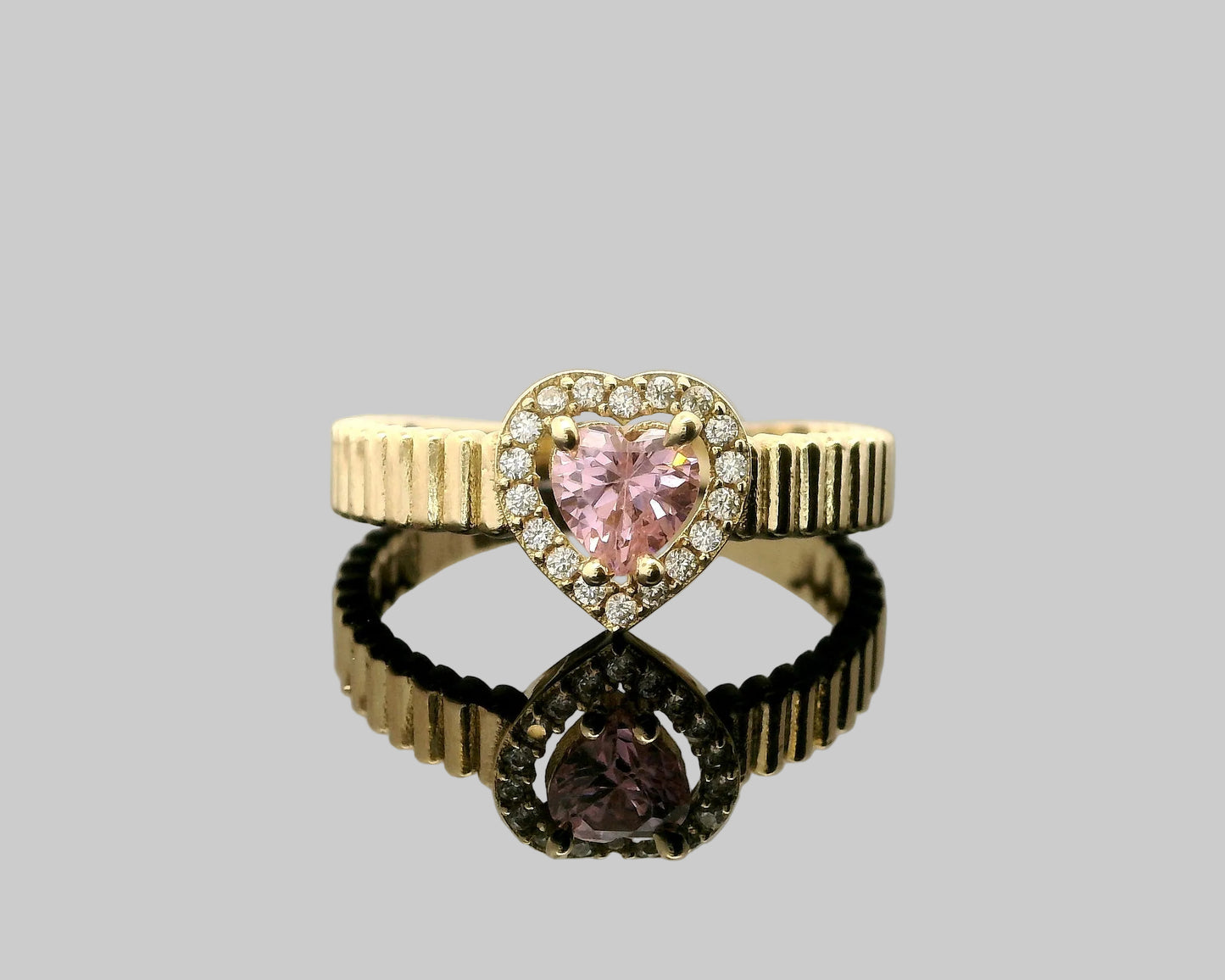 Anillo de Corazón Rosa en Oro