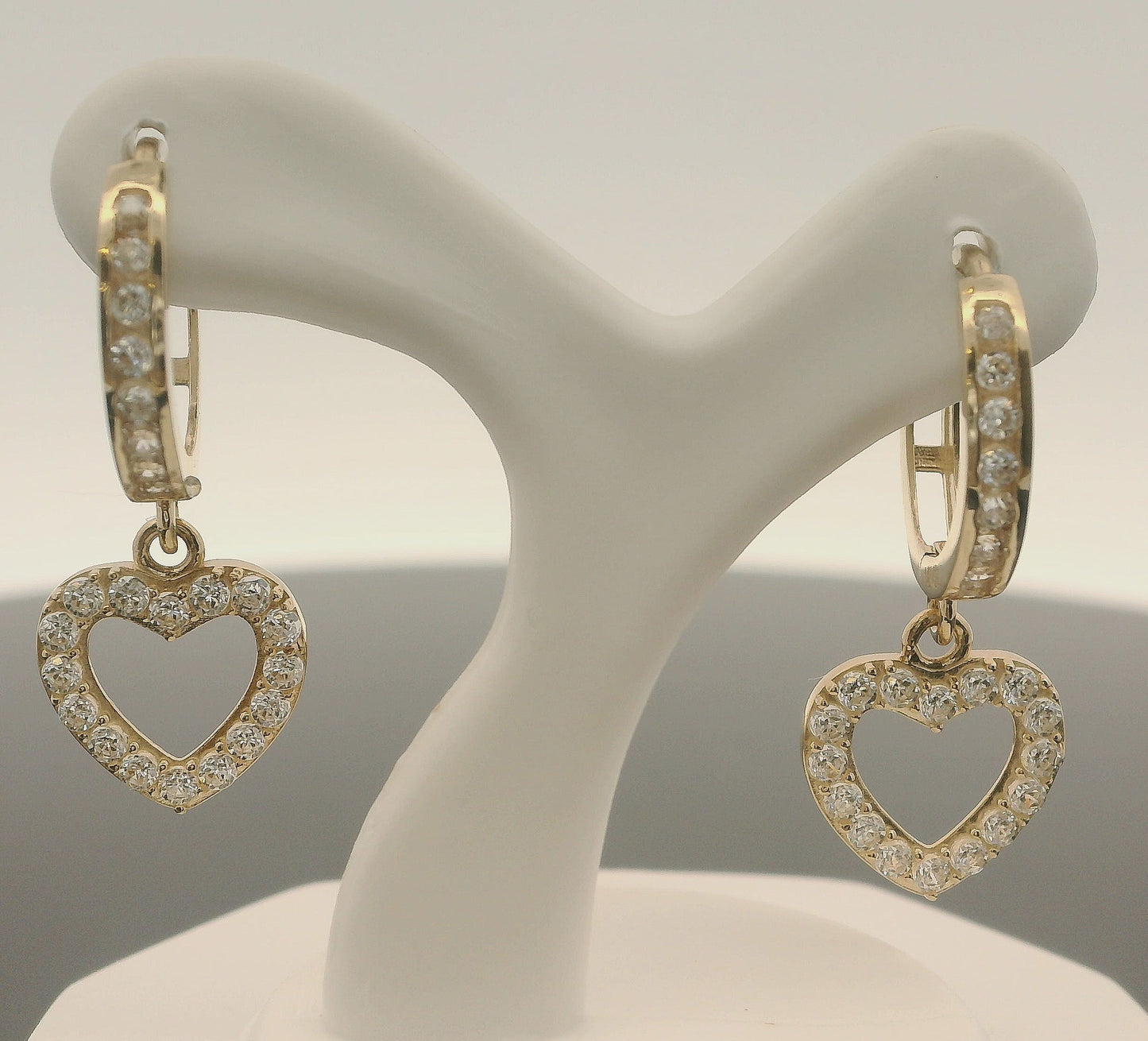 ARETES CON CORAZÓN COLGANTE