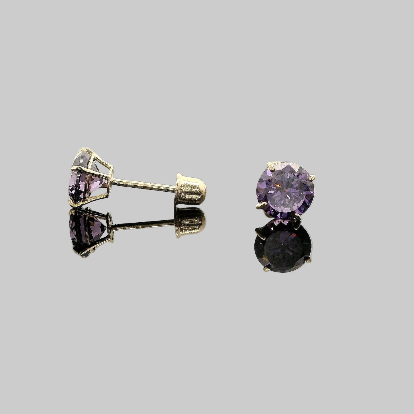 ARETES MOISSANITE