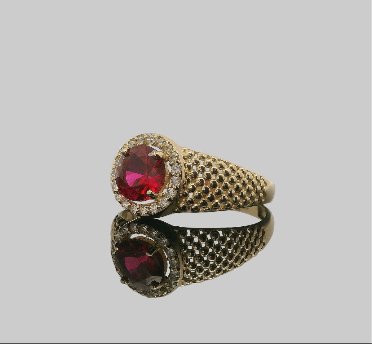 ANILLO DE ORO AMARILLO CON PIEDRA CENTRAL Y HALO DE PIEDRAS 14K