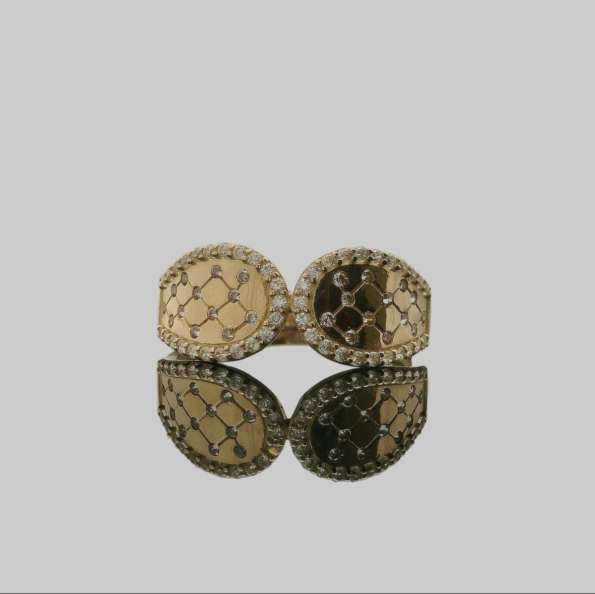 ANILLO DE ORO CON DISEÑO GEOMÉTRICO Y DETALLES BRILLANTES 14K