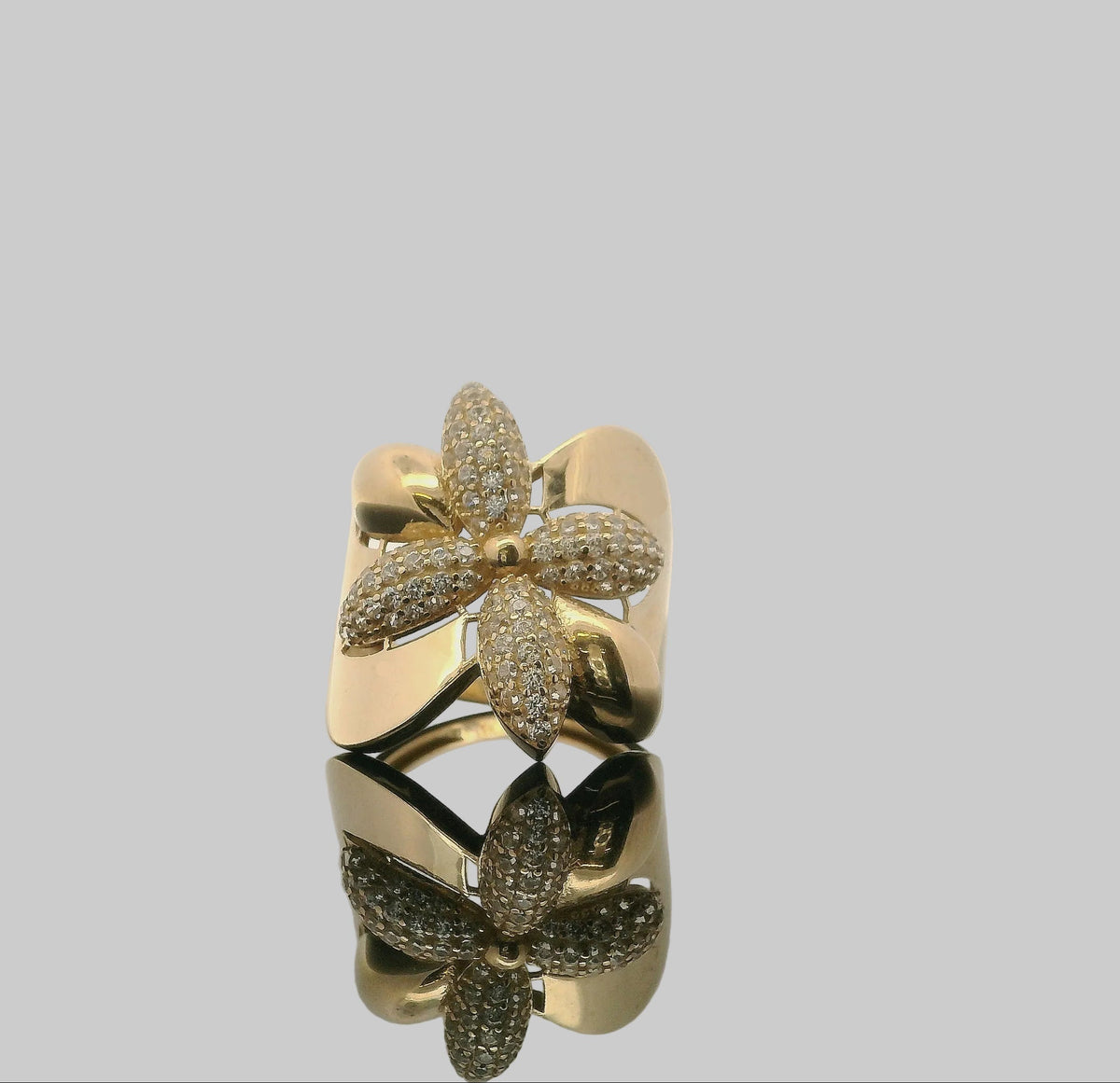 ANILLO DE FLOR CON ZIRCONIAS 14K
